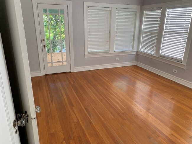 Building Photo - 5900 Velasco Ave