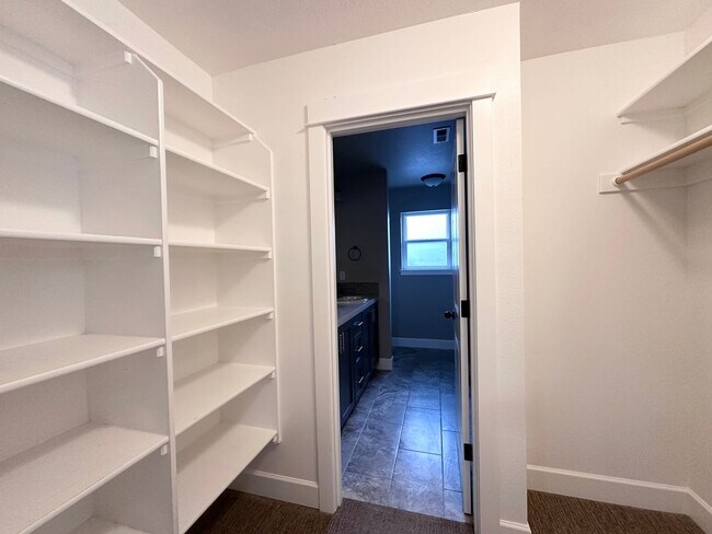 Building Photo - Beautiful Modern Home in N Portland!