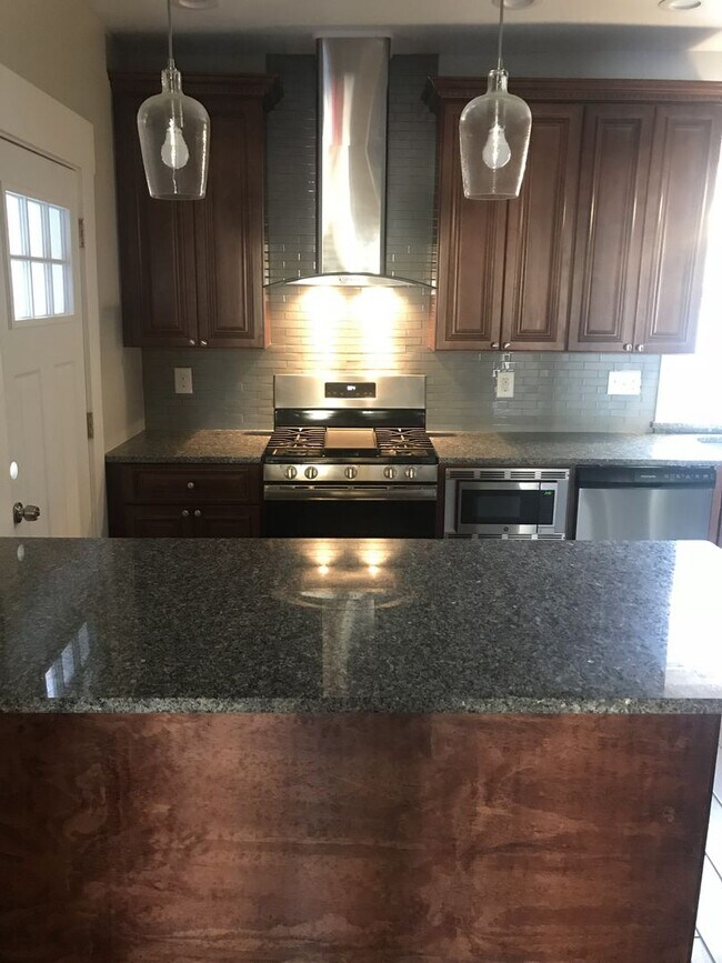 Building Photo - 3 BR, 1 Bath Townhouse - Lawrenceville - TOTALLY UPDATED!