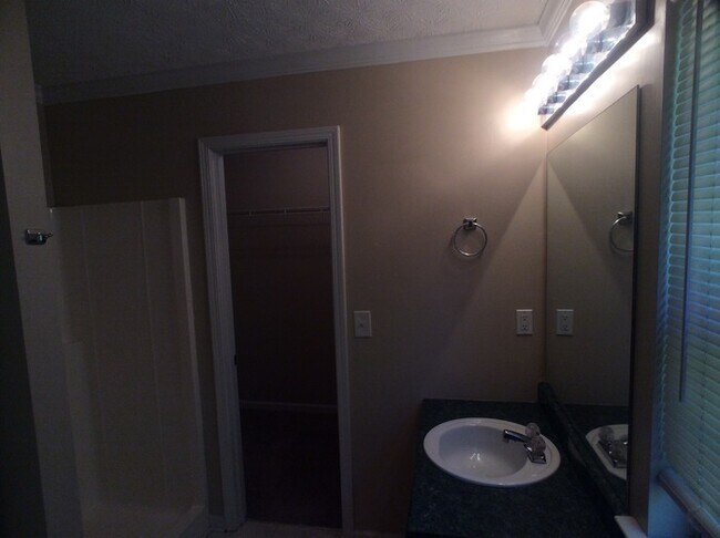 Building Photo - Very Nice 3 Bedroom Home located in Jackson!