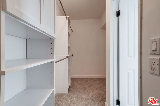 Building Photo - 230 S Catalina Ave