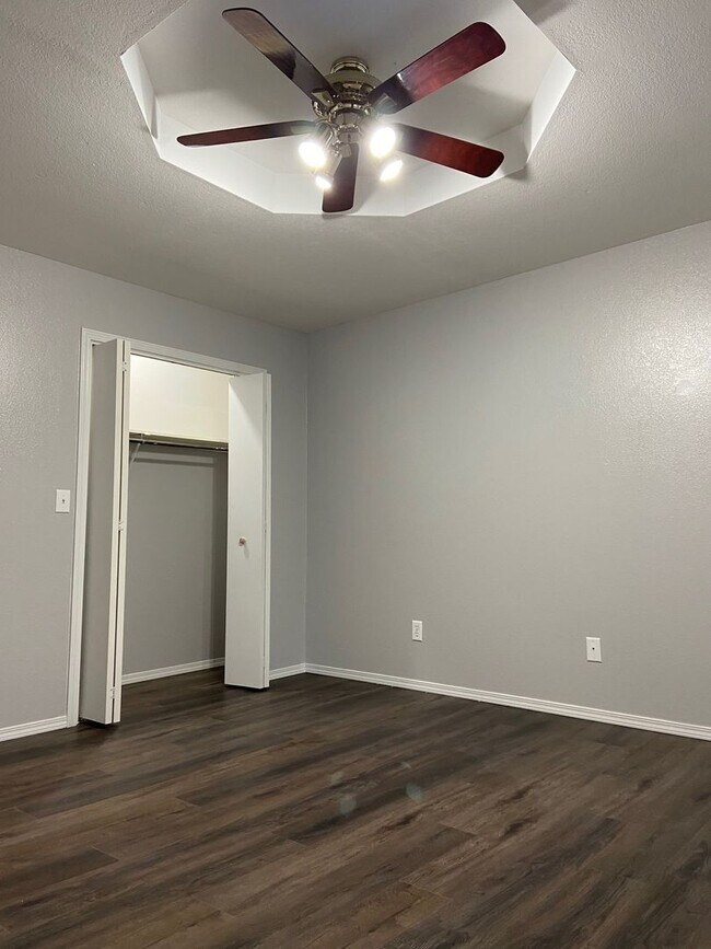 Building Photo - Single Family Home in Branson