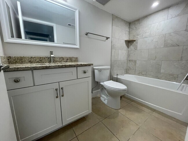 Building Photo - ANNUAL RENTAL - 2 BED / 2 BATH CONDO AT MYSTIC GARDENS