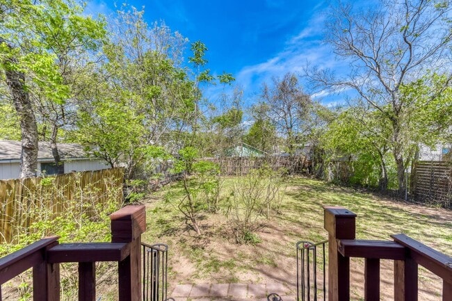 Building Photo - 2928 E 12th St