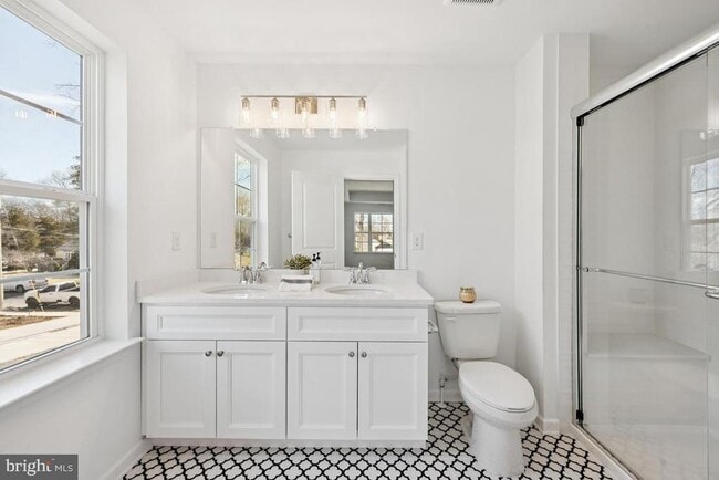 Building Photo - 724 Northwood Ave