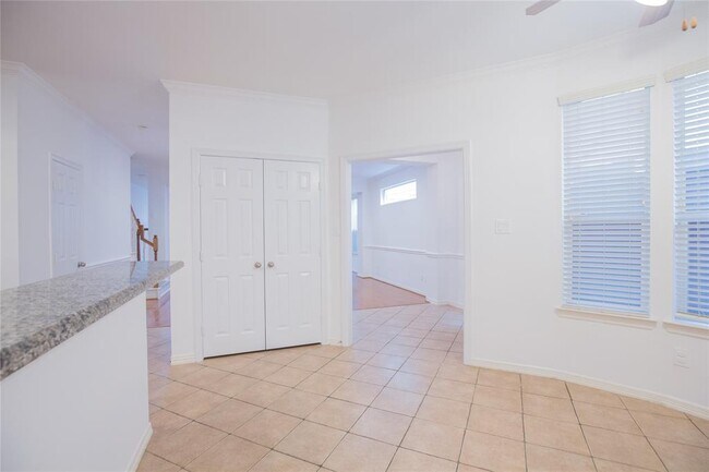Building Photo - 5413 Kiam St