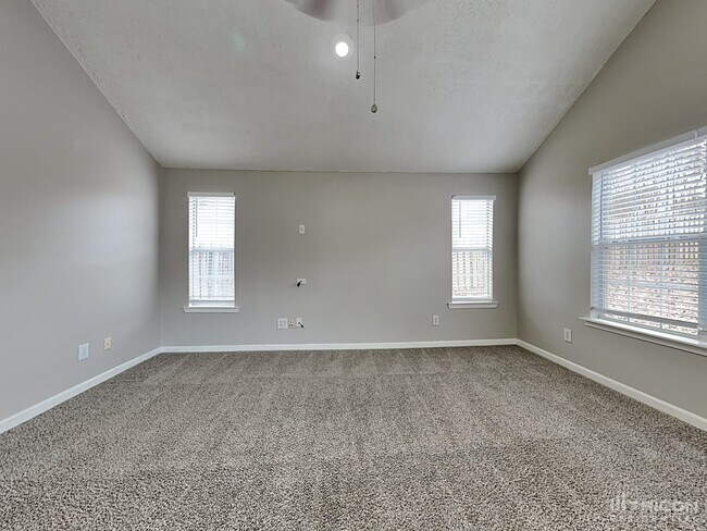 Building Photo - 325 Plantation Blvd