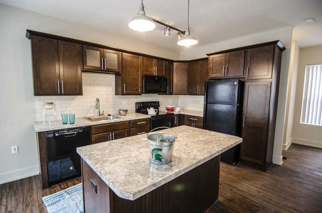 Building Photo - Beech Townhomes