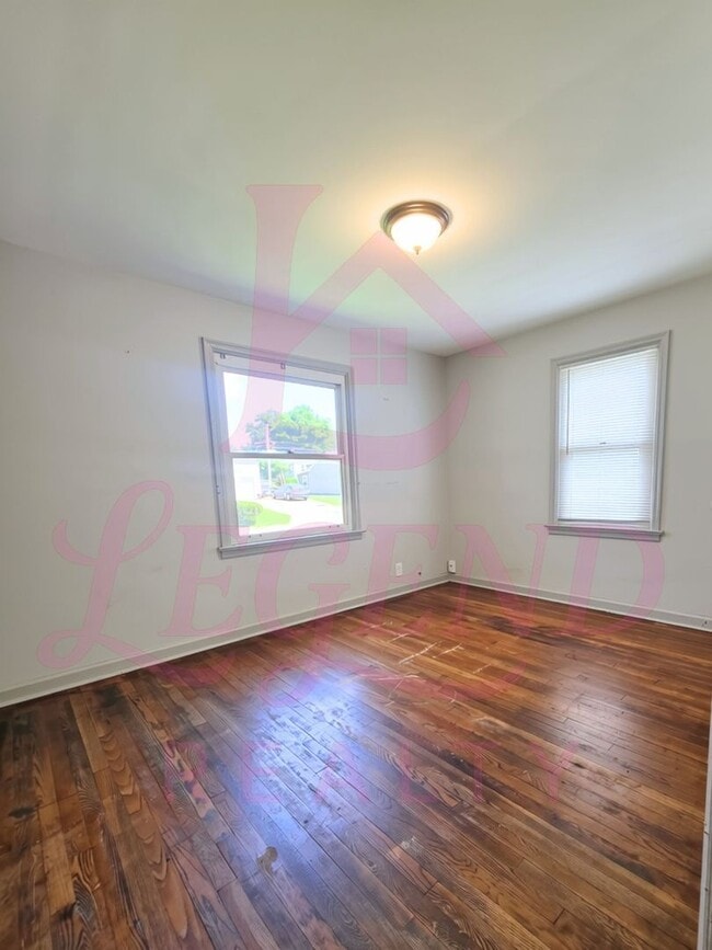 Building Photo - 3 Bedroom, 2 Bath Home with Bonus Room & Double Driveway