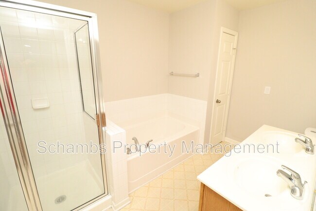 Building Photo - 8631 Neuse Club Ln