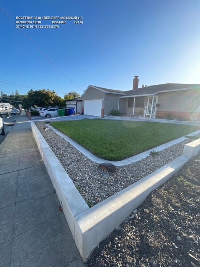 Building Photo - Coming Soon Gorgeous House in Hayward.