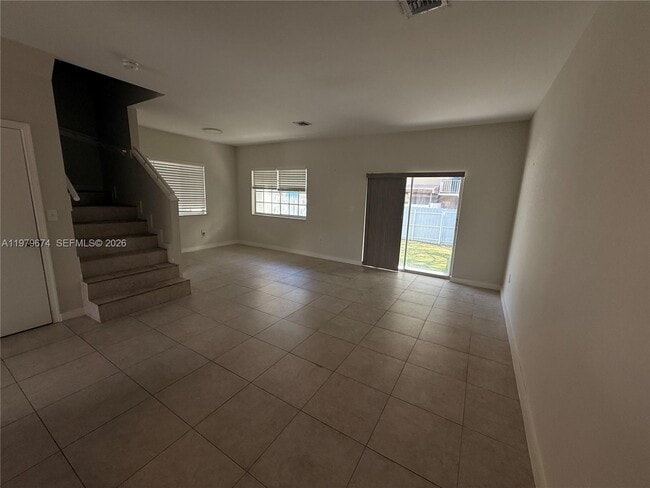 Building Photo - 11810 NE 19th Dr