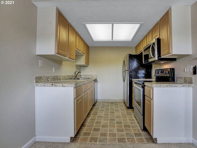 Building Photo - Sunny 2bdrm/2bath Condo in South Beaverton...