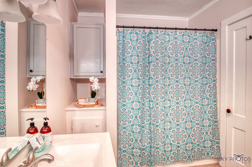 Building Photo - 52 Pomeroy Ave