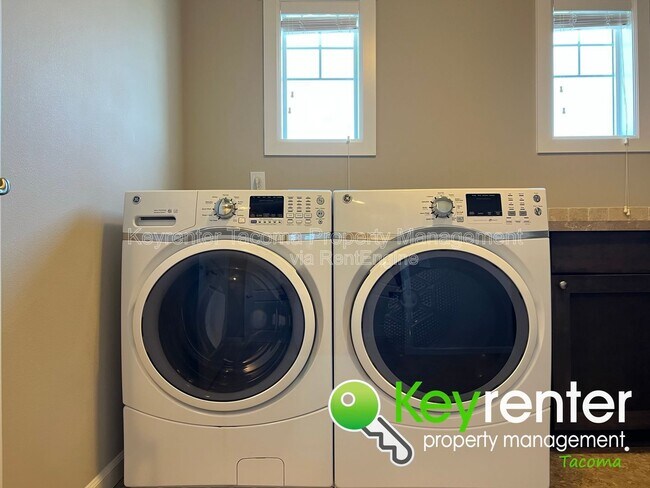 Building Photo - 16128-16181 81 Ave E