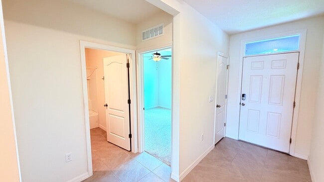 Building Photo - Charming Deltona 4/2 Ready for Move-in!