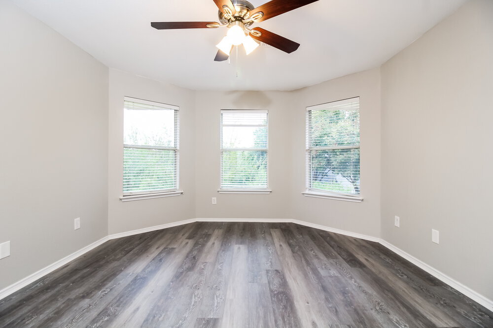 Building Photo - 809 Pace Dr