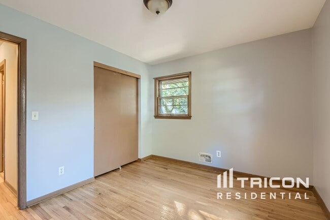 Building Photo - 600 Manor Dr NE