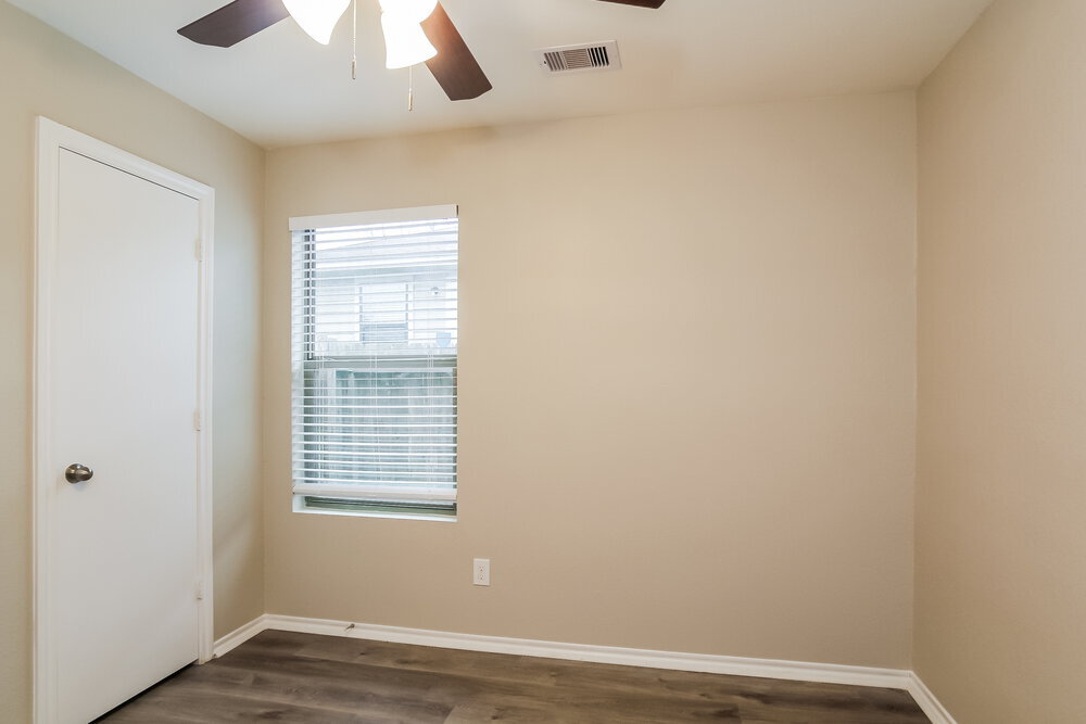 Building Photo - 801 Lovebug Ln