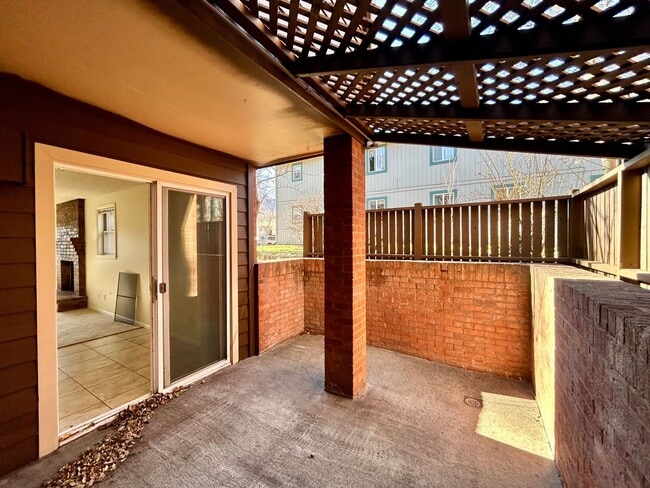 Building Photo - SHORT TERM RENTAL! 3Br/2Ba Condo in the Heart of Boulder