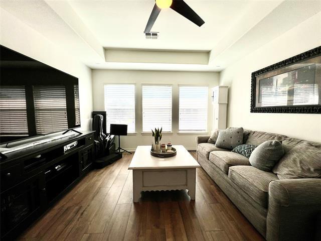 Building Photo - 607 Sante Fe Dr