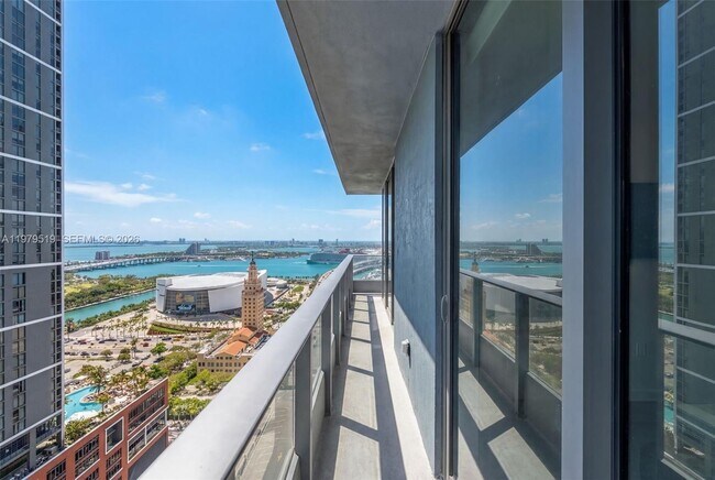 Building Photo - 121 NE 5th St