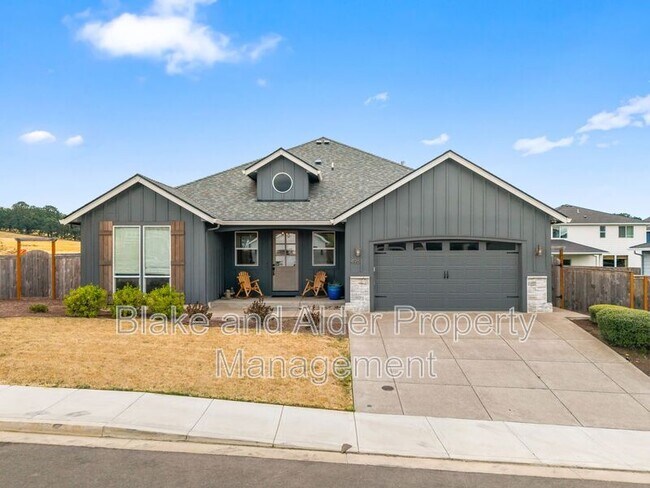 Building Photo - 496 NW Cascade Mountain Dr