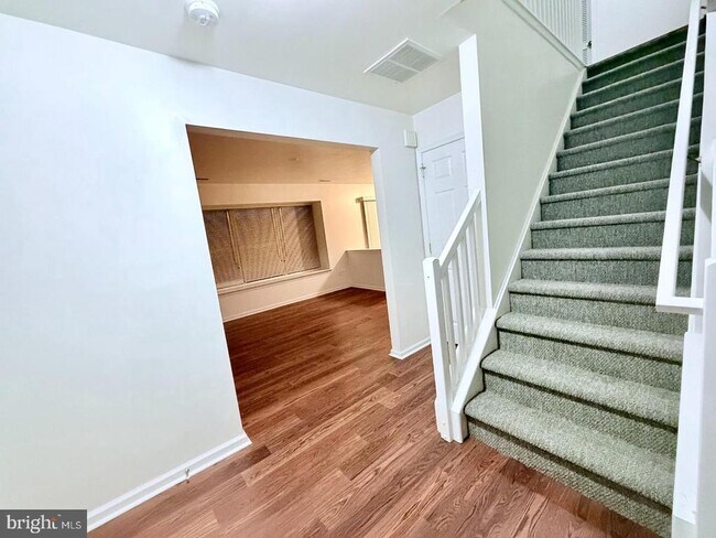 Building Photo - 2604 Delancey Way