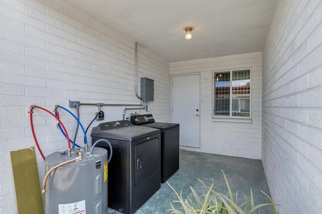 Building Photo - 2106 S Granada Dr
