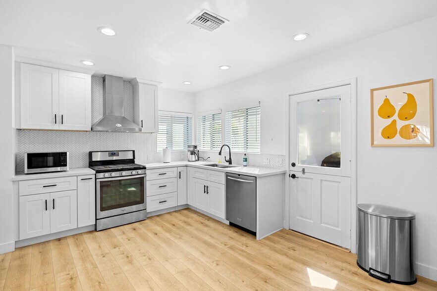 Building Photo - 614 Knob Hill Ave