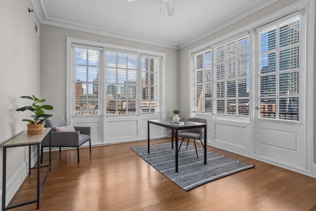 Building Photo - "Modern Comfort Awaits: Spacious 2-Bed, 2-Bath Condo with Elegance in the Heart of Atlanta"