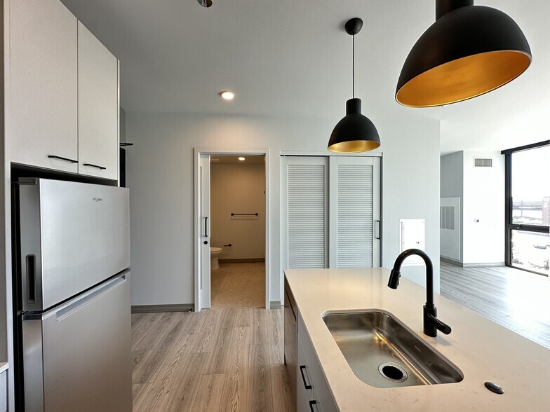 Building Photo - 2155 N Elston Ave