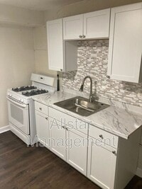 Building Photo - 944 S Central Dr