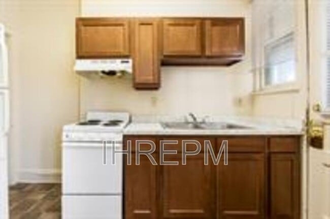 Building Photo - 824 Studer Ave