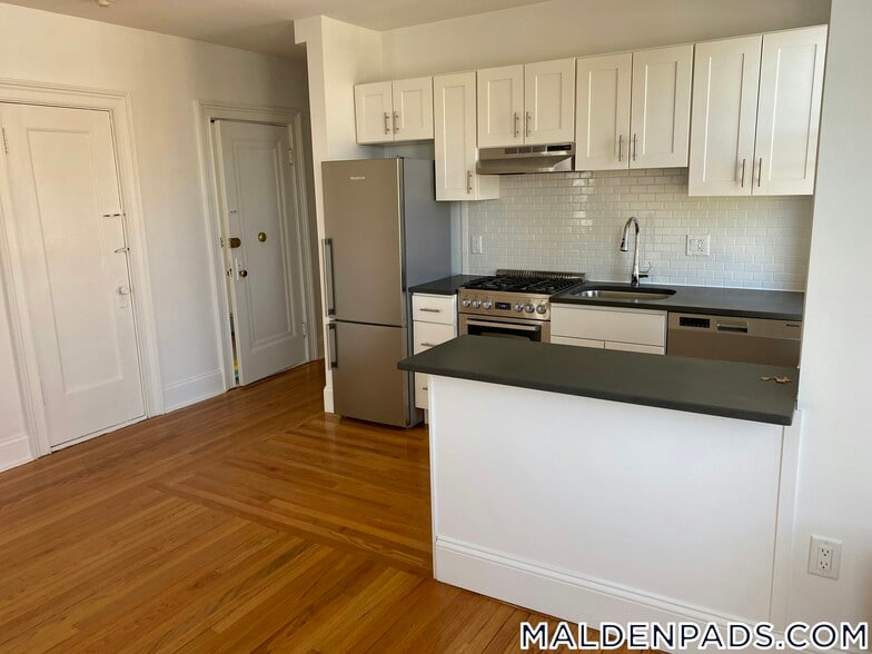 Building Photo - 475 Highland Ave