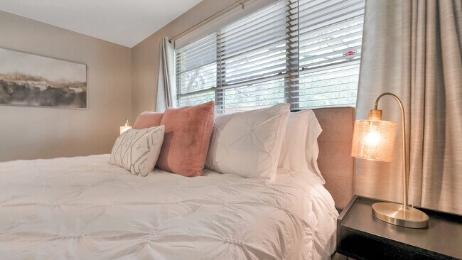 Building Photo - 2134 Bandera Rd