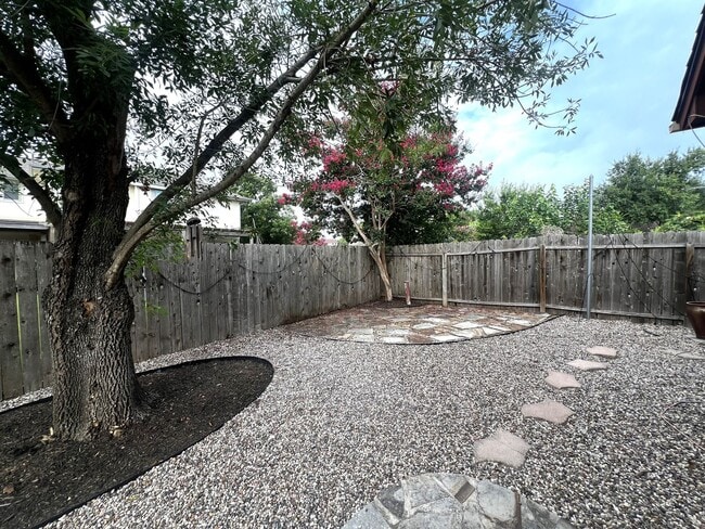 Building Photo - Wonderful 3-bedroom Home in Harris Branch