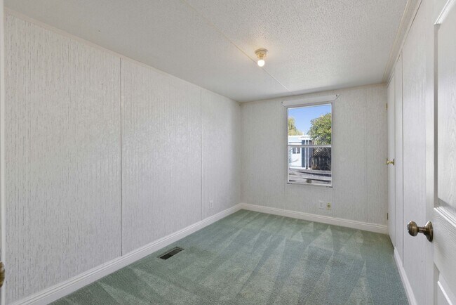 Building Photo - Large manufactured home