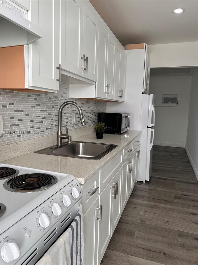 Building Photo - 1019 NE 17th Terrace