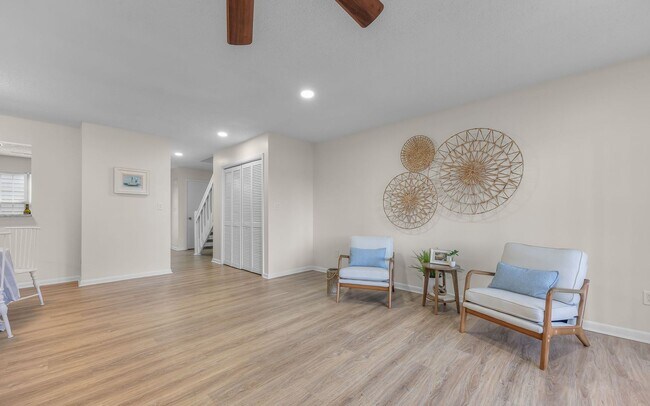 Building Photo - READY NOW!! 3-Bedroom Townhome w/Attached Garage! Golf Course Views - Pet Friendly - All Appliances!