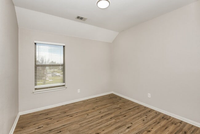 Building Photo - 1005 Red Cedar Way