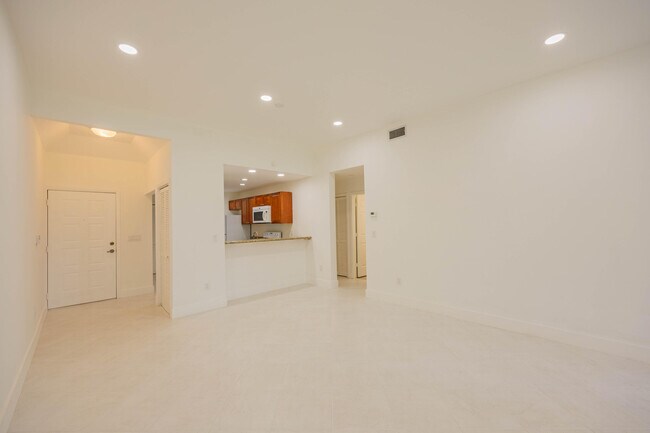 Building Photo - 7520 La Paz Blvd