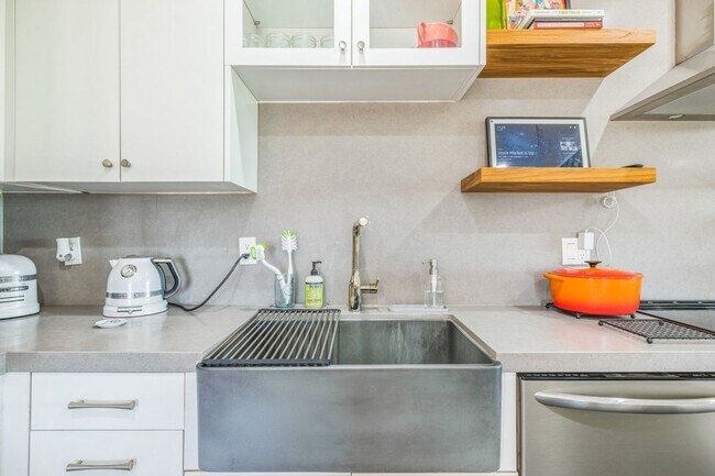 Building Photo - 3 Bedroom 1.5 Bath Modern Farmhouse near JT National Park * MOVE IN SPECIAL*