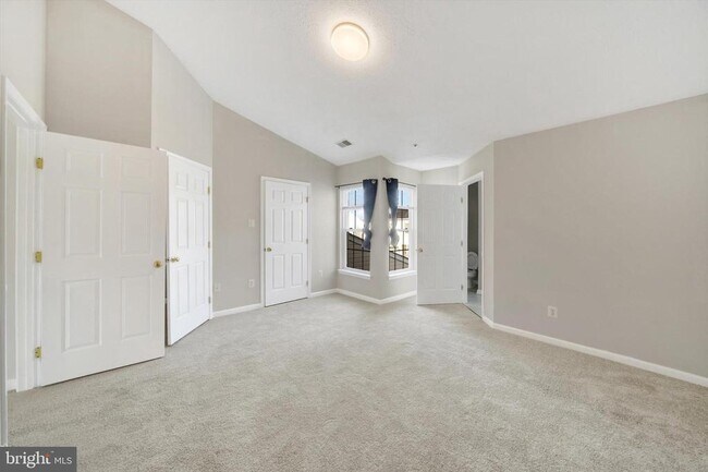 Building Photo - 5032 Finsbury Rd