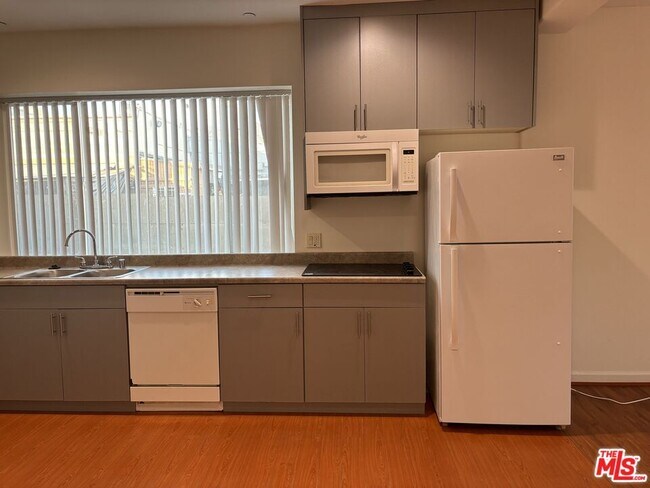 Building Photo - 1412 S Sherbourne Dr