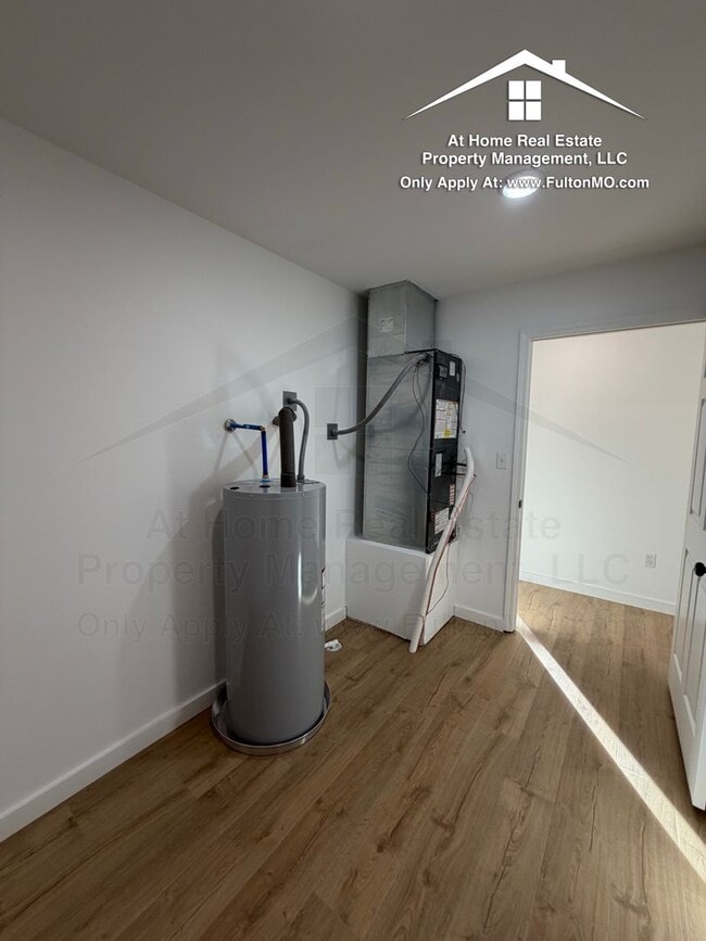 Building Photo - 508 E 8th St