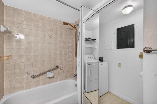 Building Photo - 2512 SE Anchorage Cove