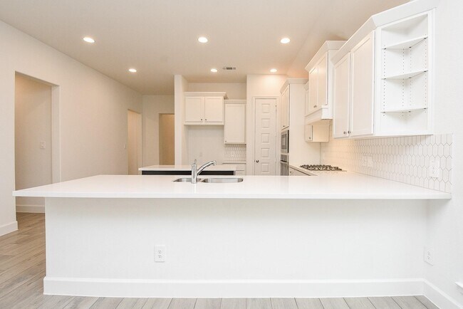 Building Photo - 611 Sand Branch Dr