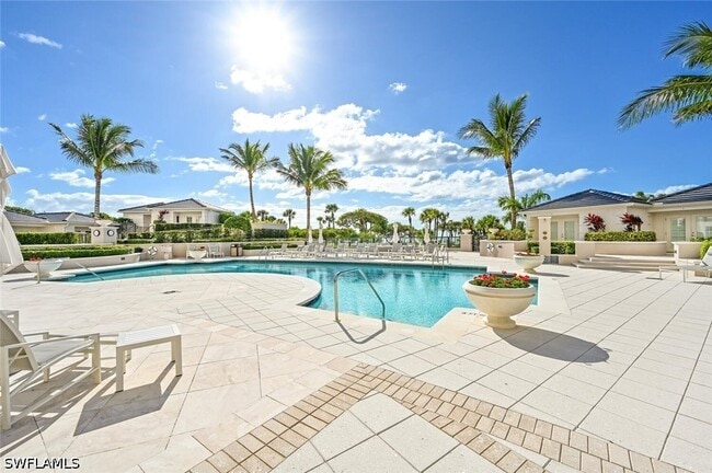 Building Photo - 8665 Bay Colony Dr