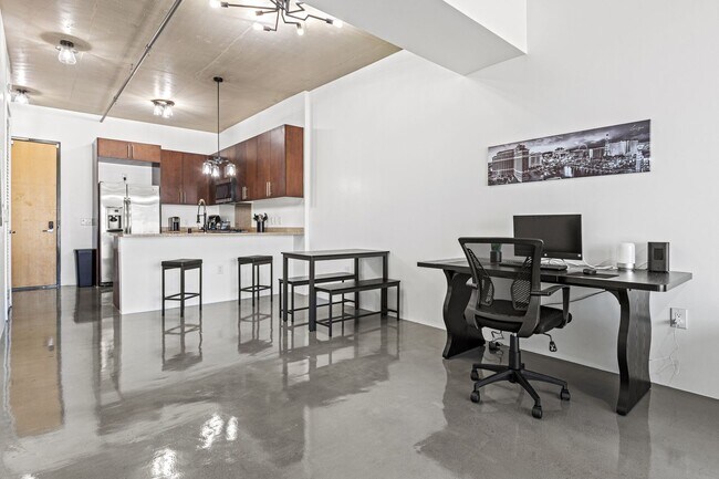 Building Photo - Furnished Juhl Condo w/ Balcony & City Views